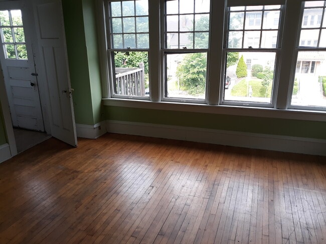 3463 N Oakland Ave, Unit UWM / East-Side 3BR upper flat, Unit UWM / East-Side 3BR upper flat