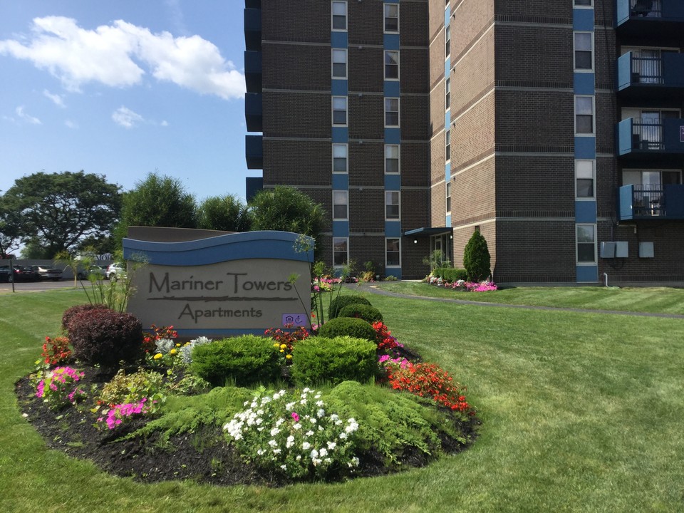 Mariner Towers in Buffalo, NY - Foto de edificio