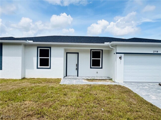 2718 Helen Pl in Lehigh Acres, FL - Building Photo - Building Photo