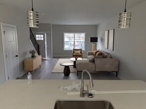 1411 Greenview Dr, Unit Greenview towns in Bethlehem, PA - Foto de edificio - Building Photo