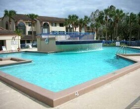 15525 Miami Lakeway N in Hialeah, FL - Building Photo - Building Photo