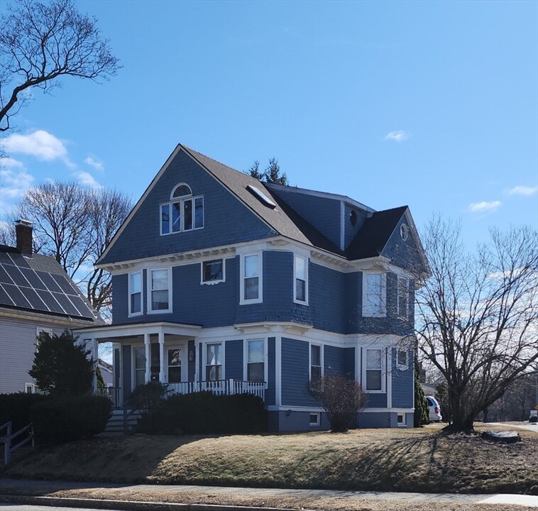 146 June St in Worcester, MA - Foto de edificio