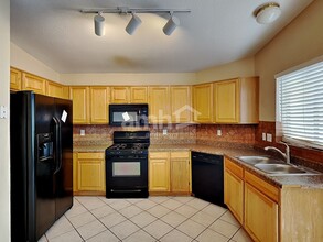 1566 W Breakwell St in Tucson, AZ - Foto de edificio - Building Photo