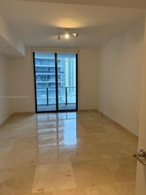 1010 Brickell Ave, Unit # 2109 in Miami, FL - Foto de edificio - Building Photo