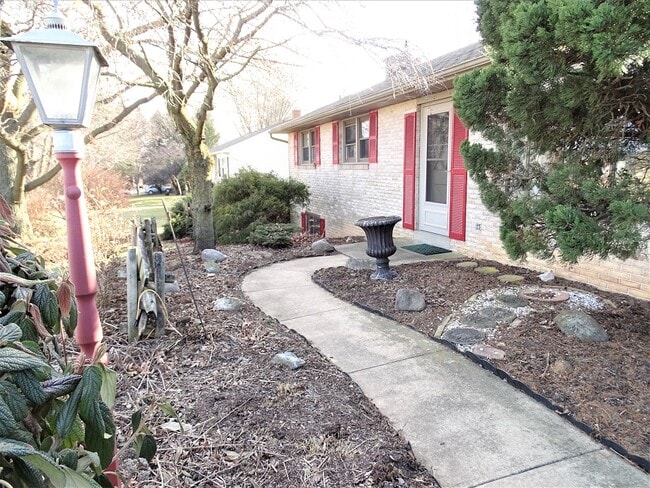 1357 E Oregon Rd in Lititz, PA - Building Photo - Building Photo