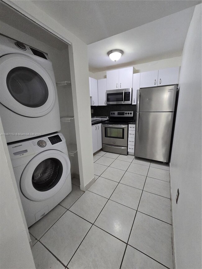 8320 NW 8th St in Miami, FL - Building Photo - Building Photo