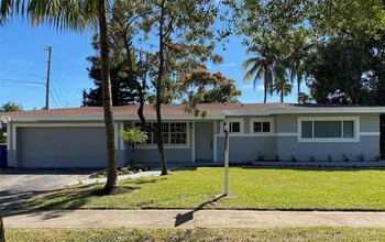 171 Penn Way in Fort Lauderdale, FL - Foto de edificio - Building Photo