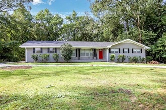 5561 George Rd in Lithonia, GA - Foto de edificio - Building Photo
