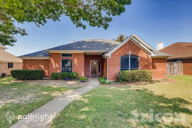 1801 Pecan View Dr in Garland, TX - Building Photo - Building Photo