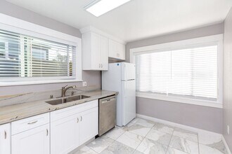 3125 Hawk St-Unit -Unit 1 in San Diego, CA - Building Photo - Building Photo