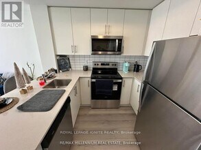 3409-3409 Ridgeway Dr in Mississauga, ON - Building Photo - Building Photo
