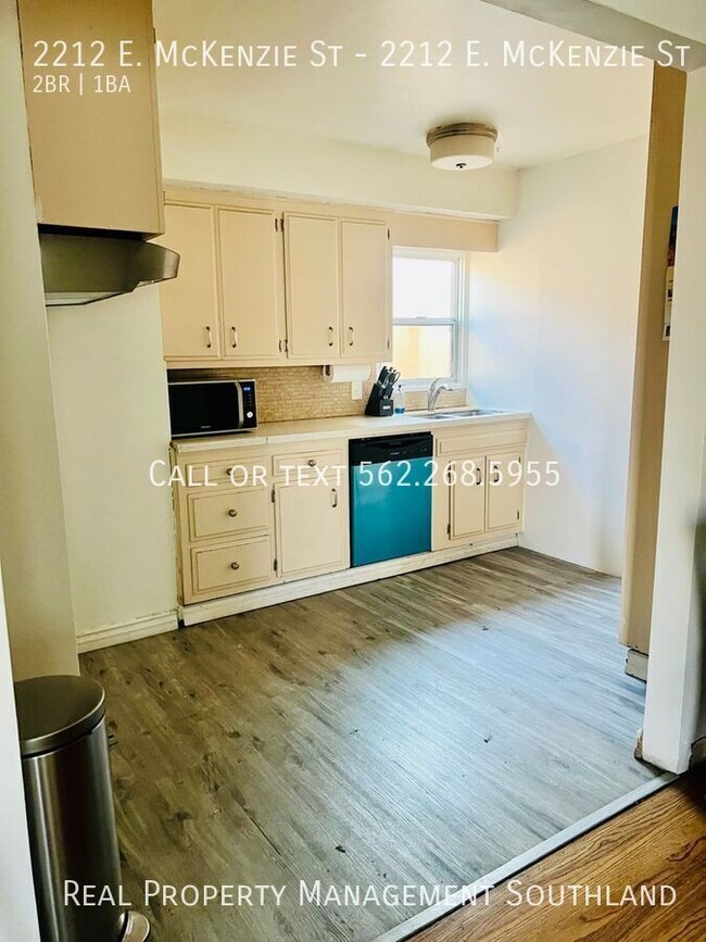 2212 E McKenzie St in Long Beach, CA - Foto de edificio - Building Photo