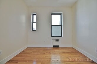 Magnificent 1 Bed PH Across the St from Prospect Park! in Brooklyn, NY - Foto de edificio - Building Photo