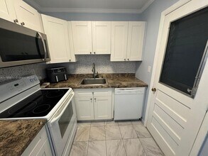 3040 NE 16th Ave in Oakland Park, FL - Building Photo - Building Photo