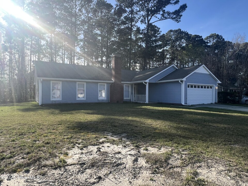 207 Sands Ct in Jacksonville, NC - Foto de edificio