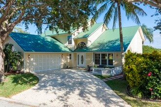 10381 SE Jupiter Narrows Dr in Hobe Sound, FL - Building Photo - Building Photo