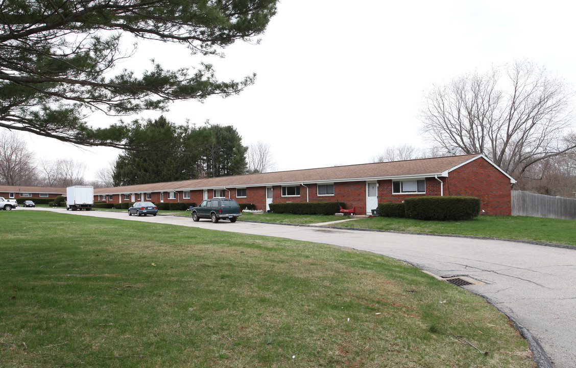 Lakeside Manor Apartments in Oakdale, CT - Building Photo