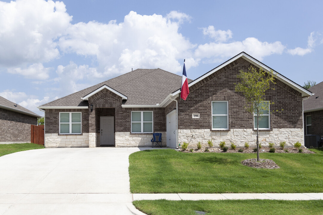 298 Creighton Ave in Red Oak, TX - Foto de edificio