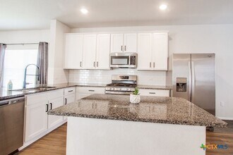 324 Kenai Dr in Niederwald, TX - Foto de edificio - Building Photo