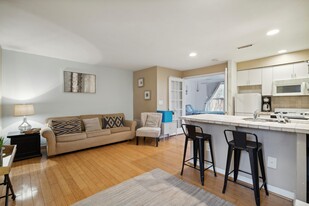 1828 Green St, Unit 3F Apartments