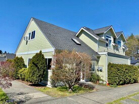 4905-4905 Densmore Ave N in Seattle, WA - Building Photo