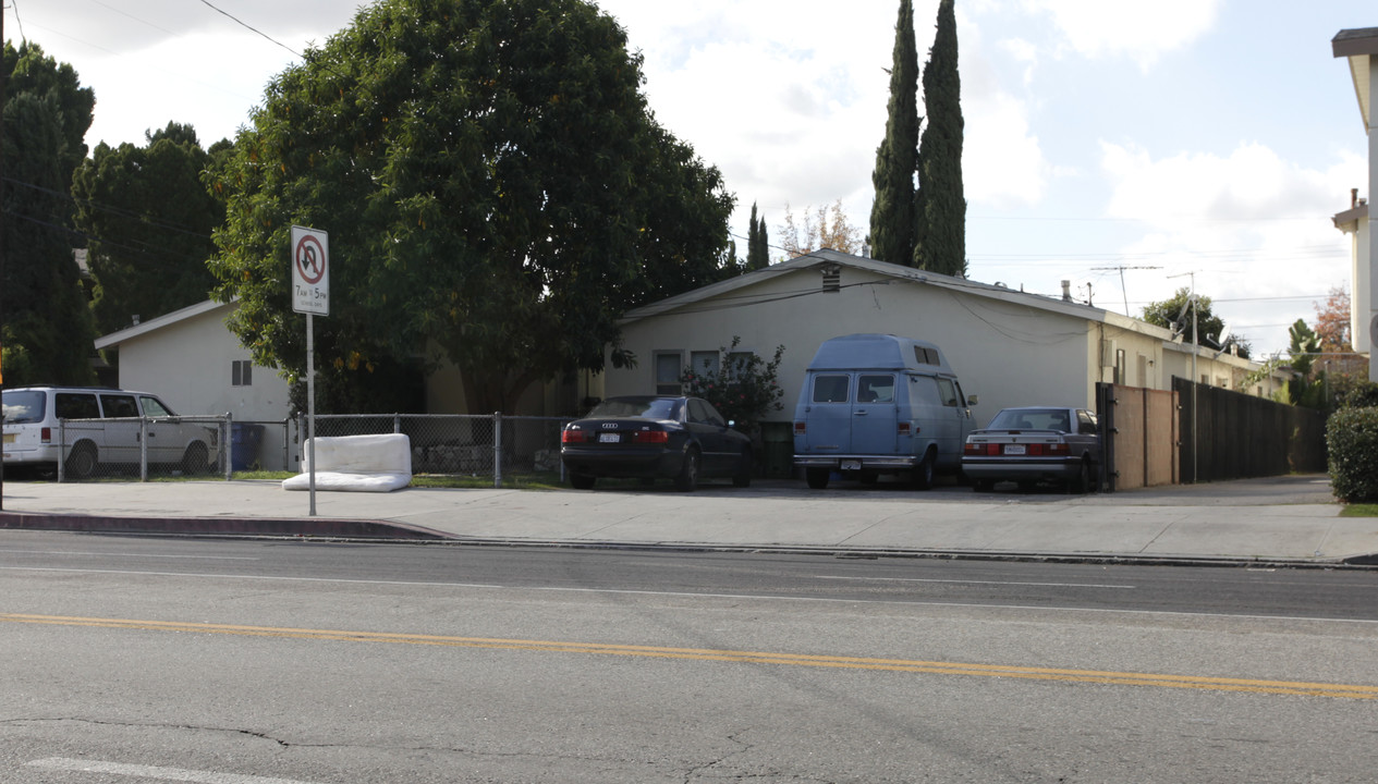 6901-6913 Coldwater Canyon Ave in North Hollywood, CA - Building Photo