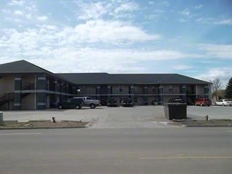 Colonial Apartments in Williston, ND - Building Photo - Building Photo