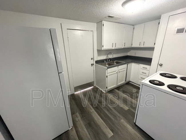 208 N Ash St in Wichita, KS - Building Photo - Building Photo