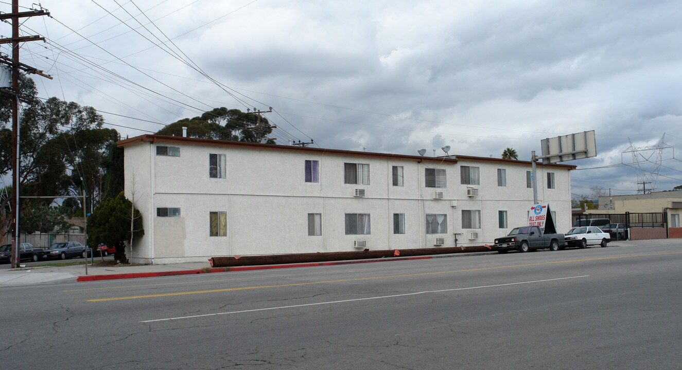 8750 Telfair Ave in Sun Valley, CA - Building Photo