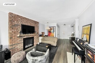 250 W 15th St in New York, NY - Building Photo - Building Photo