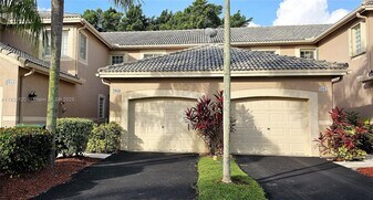2058 Madeira Dr in Weston, FL - Building Photo