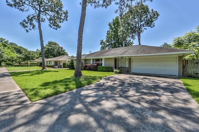 5511 Kinglet St in Houston, TX - Building Photo - Building Photo