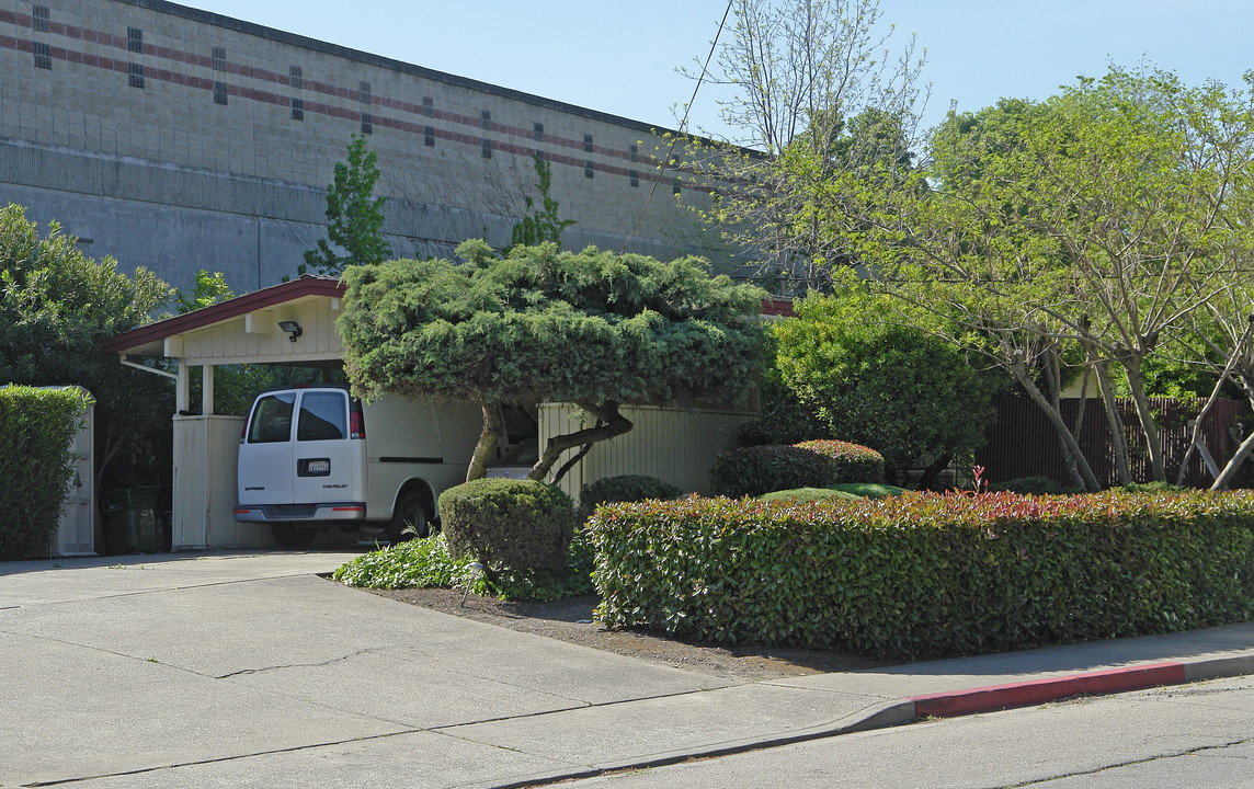 1723 Parkside Dr in Walnut Creek, CA - Building Photo