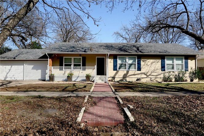 property at 1221 S Austin Ave
