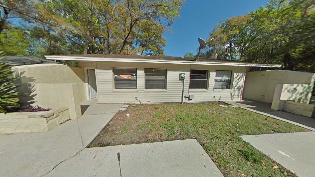 2027 SW 70th Terrace in Gainesville, FL - Building Photo