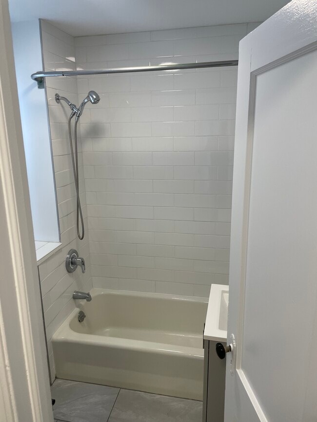 125 Tunxis Hill Rd, Unit #2 in Fairfield, CT - Building Photo - Building Photo