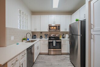 7455 N 95th Ave in Glendale, AZ - Building Photo - Building Photo