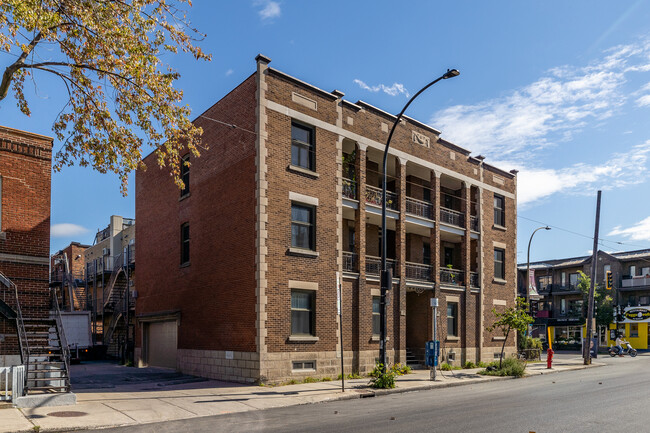 51 Jean-Talon Rue E in Montréal, QC - Building Photo - Building Photo