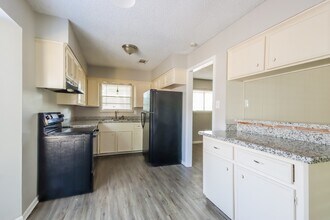 2003 Woodway Dr in New Caney, TX - Building Photo - Building Photo