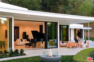 1935 Loma Vista Dr in Beverly Hills, CA - Building Photo - Building Photo