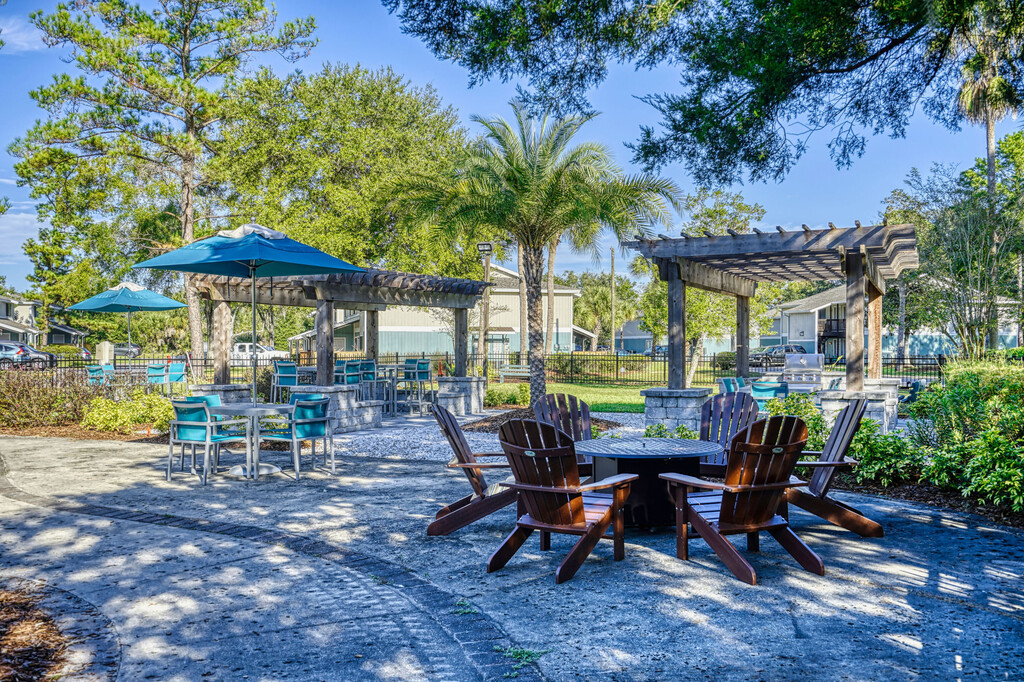 Edge at Lakeside Apartments in Orange Park, FL | ApartmentHomeLiving.com