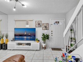 208 NW 71st Ave in Miami, FL - Building Photo - Building Photo