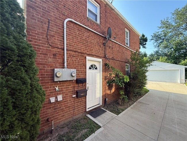 21250 Crystal Ave in Euclid, OH - Building Photo - Building Photo
