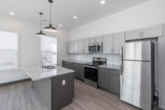 Big Emma Apartments in Springdale, AR - Building Photo - Interior Photo