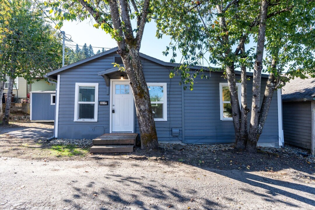 409.5 Monroe St in Oregon City, OR - Building Photo