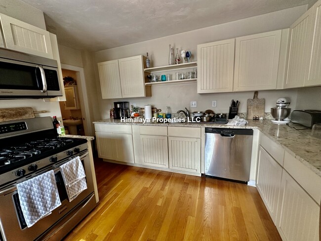 323 Dorchester St in Boston, MA - Foto de edificio - Building Photo