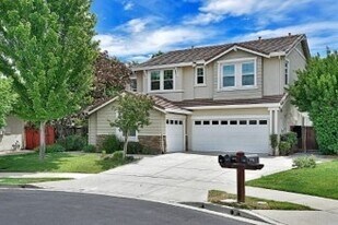 632 Dunwood Ct in Brentwood, CA - Building Photo