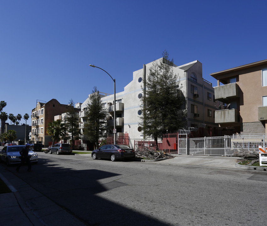 Fedora Apartments in Los Angeles, CA - Building Photo