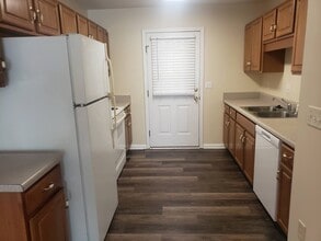 9 Leemike Ct, Unit 9 in Taylors, SC - Foto de edificio - Building Photo