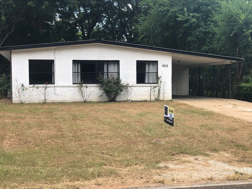 1612 Oden St in Longview, TX - Building Photo